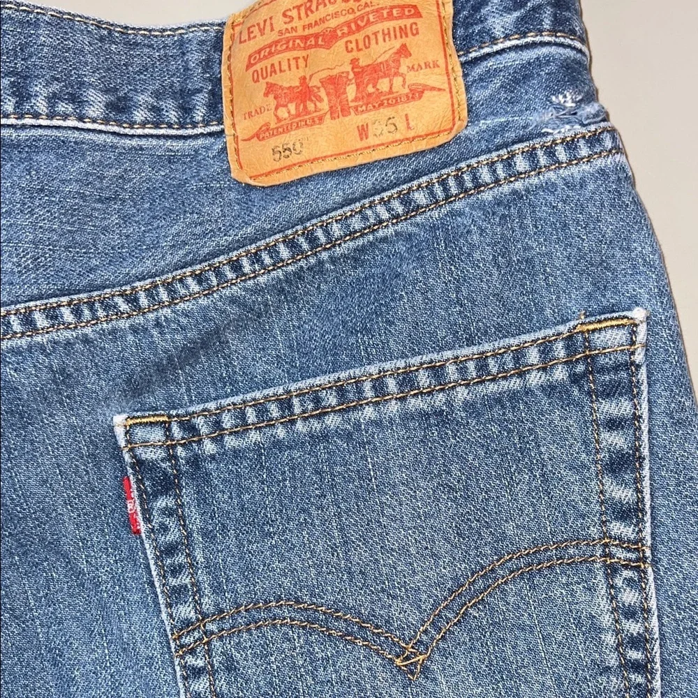 550 Levi's Men's Blue Jean Shorts 36